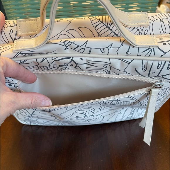 Tender Love Carry Hanging Travel Bag, Toiletry Bag, Makeup Bag for Women - Picture 6 of 11